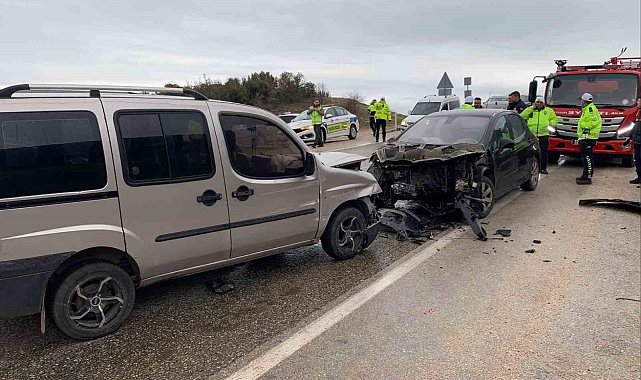 Isparta'da 8 kişinin yaralandığı kaza kamerada