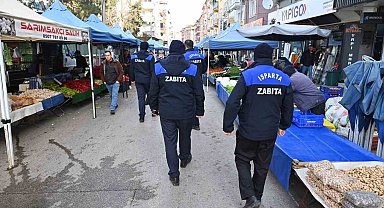 Isparta'da zabıtadan pazarda fiyat etiketi, terazi kontrolü ve pazar düzeni denetimi