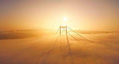 İstanbul Boğazı'ndaki sis manzarası mest etti