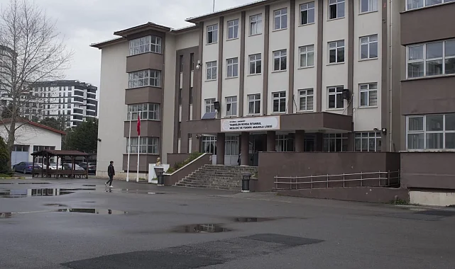 İstanbul Çekmeköy'de lisede bıçaklı saldırı! 2 öğretmen ve 1 öğrenci yaralandı