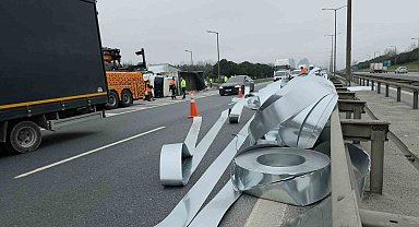 İstanbul-Edirne otoyolu'nda kaza: Rulo saclar yola savruldu