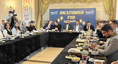 İstanbul'da iletişim fakültesi öğrencileri AK Parti'nin düzenlediği iftarda buluştu