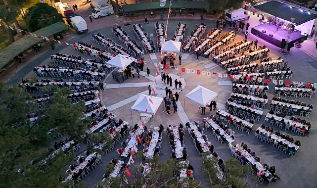 İzmir Bornova'da Kadir Gecesi'nde büyük iftar buluşması