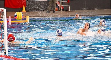 İzmir Büyükşehir Belediyesi sporcuları başarıdan başarıya koşuyor