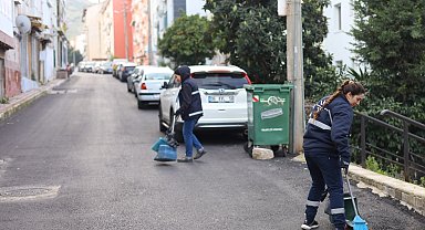 İzmir Karabağlar 'da temizlik çalışmaları tüm mahallelere yayılıyor
