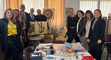 İzmir Narlıdere'de bilge çınarlarla gönül köprüsü