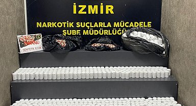 İzmir'de bir araçta 84 bin sentetik ecza ele geçirildi
