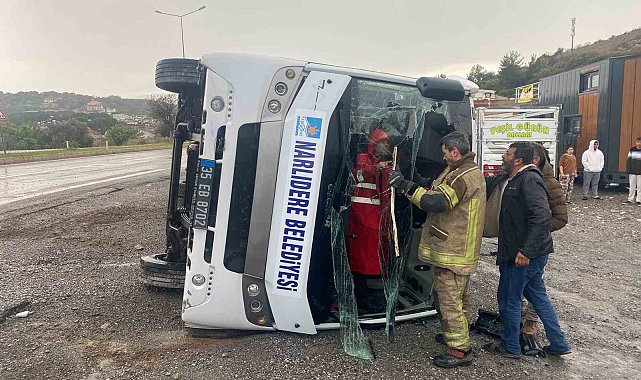 İzmir'de sporcuları taşıyan otobüs devrildi: 4 yaralı