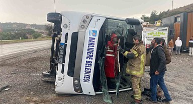 İzmir'de sporcuları taşıyan otobüs devrildi: 4 yaralı