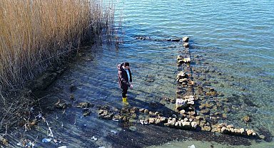 İznik Gölü'nde sular çekildi...Bir tarihi eser günyüzüne çıktı