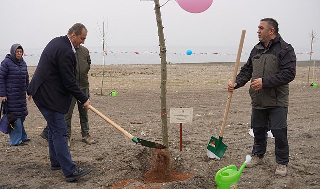 İznik'te fidanlar toprakla buluştu