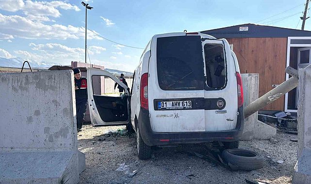 Jandarma uygulama noktasında bariyere çarpan sürücü hayatını kaybetti