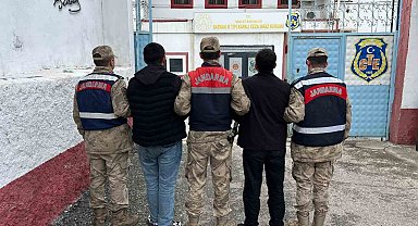 Jandarmadan nokta operasyon: 15 yılı aşkın cezası bulunan 2 firari yakalandı