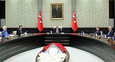 Kabine Toplantısı, Cumhurbaşkanı Recep Tayyip Erdoğan'ın başkanlığında Beştepe'de başladı.