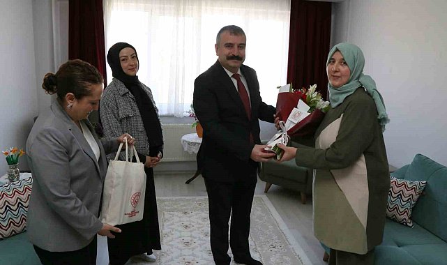 Kadın gaziye ve şehit annesine anlamlı ziyaret