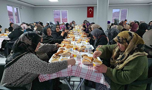 Kadınlar dinleniyor, tüm köylü Ramazan boyunca aynı sofrada buluşuyor