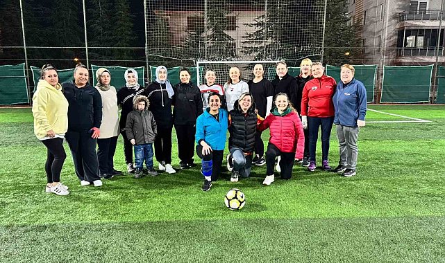 Kadınlar futbol maçıyla günlerini kutladı