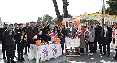 Kadınlara karanfil dağıtıldı, KADES uygulaması tanıtıldı