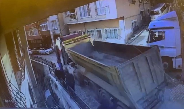 Kağıthane'de kayan hafriyat kamyonunu durdurmaya çalışırken aşağı düşen şoför hayatını kaybetti