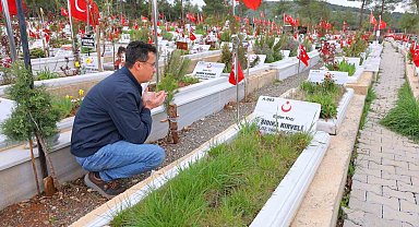 Kahramanmaraş deprem mezarlığında hüzünlü bayram