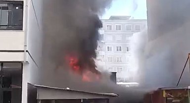 Kahramanmaraş'ta manavda çıkan yangını itfaiye söndürdü