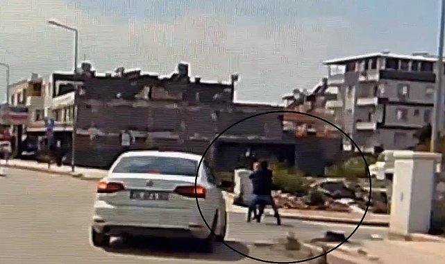 Kaldırımda yürüyen kadının boynundaki kolyeyi çalan hırsızın, ilk suçunda yakayı ele verdiği ortaya çıktı