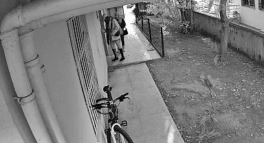 Kamera ve ziynet eşyası çaldılar, güvenlik kameralarından yakayı ele verdiler