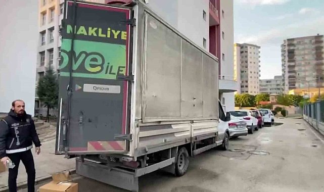 Kamyonetten 4 milyon 500 bin kaçak makaron çıktı