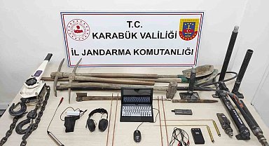 Karabük'te jandarmadan kaçak kazı ve uyuşturucu operasyonu