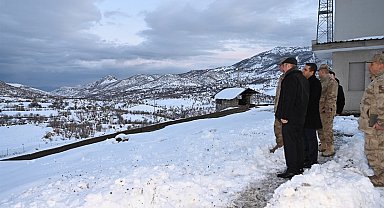 Karla kaplı karakolda Mehmetçikle iftar programı düzenlendi