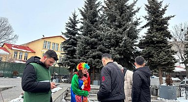 Kars'ta bağımlılıkla mücadele standı açıldı