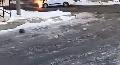 Kars'ta seyir halindeki araçta yangın paniği