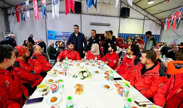 Kartal Belediyesi, Afet ve Arama Kurtarma ekiplerini iftar sofrasında buluşturdu