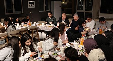 Kartepe'de gençler "Bir Sofra Bir Hikaye" iftarında buluştu