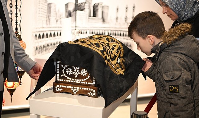 Kartepe'de "Sakal-ı Şerif" ve Kabe örtüsü ziyarete açıldı