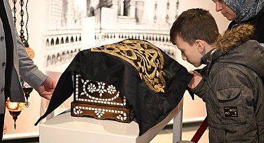 Kartepe'de "Sakal-ı Şerif" ve Kabe örtüsü ziyarete açıldı