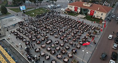 Kasapoğlu ve Vali Özkan vatandaşlarla iftarda buluştu