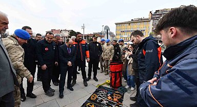 Kastamonu'da arama ve kurtarma ekiplerinin kullandığı malzemeler sergilendi