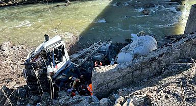 Kastamonu'da beton mikseri dere yatağına uçtu: 1 yaralı