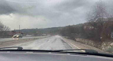 Kastamonu'da sağanak yağış sürücülere zor anlar yaşattı