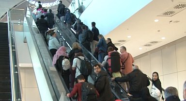 Katar'da mahsur kalan Türk vatandaşları Türkiye'ye döndü