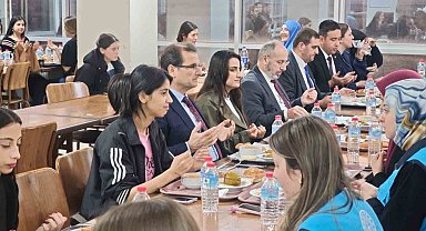 Kaymakam Güldoğan, üniversiteli öğrencilerle iftar yaptı