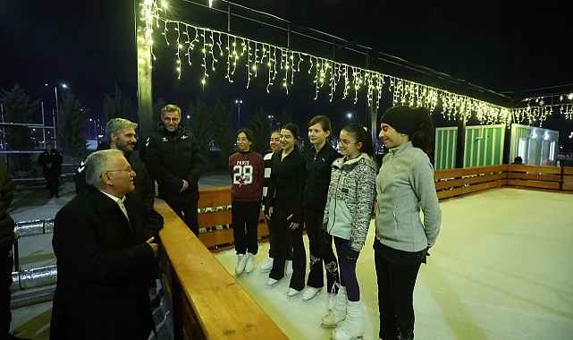 Kayseri Açık Hava Buz Pateni pistinde çifte bayram