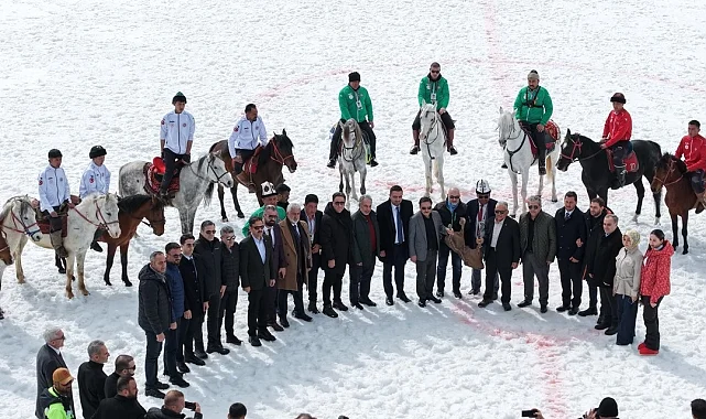 Kayseri Erciyes'te Kökbörü rüzgarı