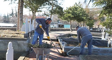 Kayseri Melikgazi'de mezarlıklarda bayram temizliği