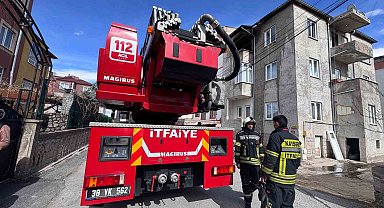 Kayseri'de ev yangını: 2 kişi dumandan etkilendi