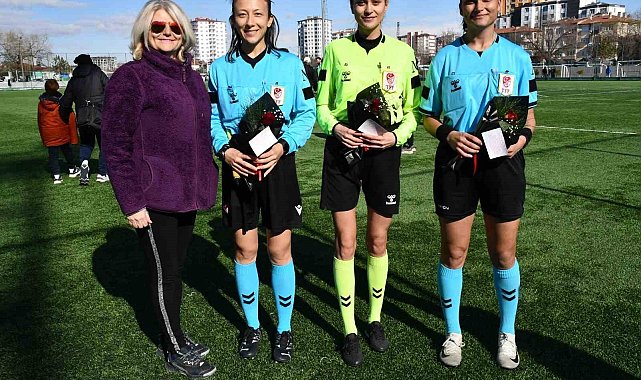 Kayseri'de kadın hakemlere 8 Mart jesti