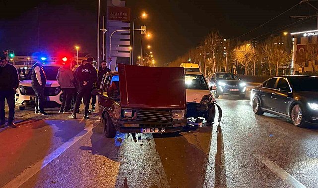 Kayseri'de otomobiller çarpıştı: 1 yaralı