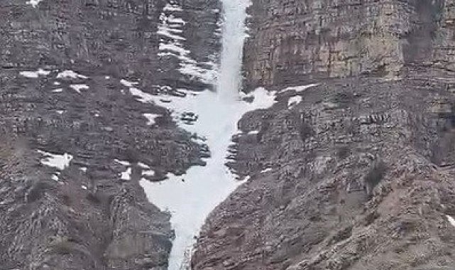 Kemaliye'de "kar şelalesi" görüntülendi