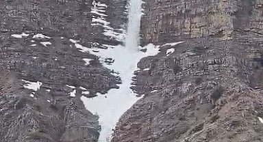 Kemaliye'de "kar şelalesi" görüntülendi